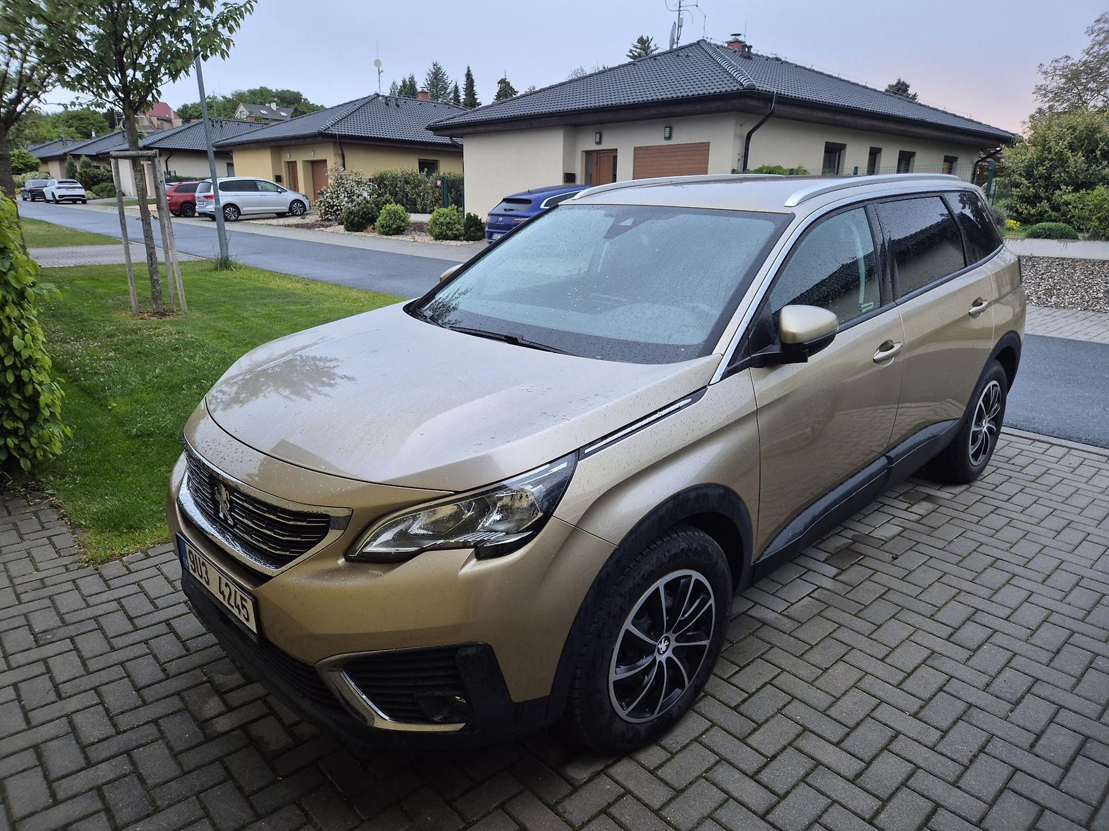 Peugeot 5008 1.6 BlueHDi 120 S&S Manual