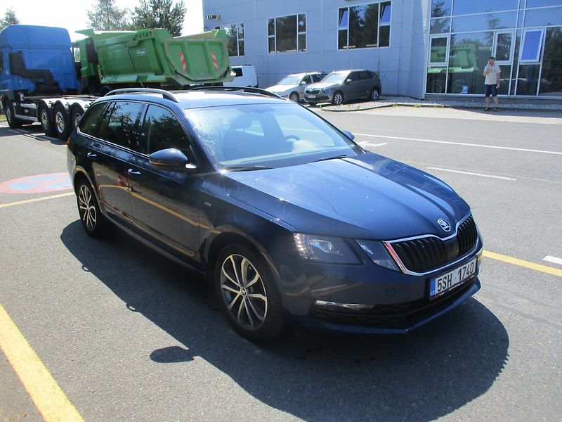Škoda Octavia 2,0 TDi Drive DSG panorama - fotka 20 z 28
