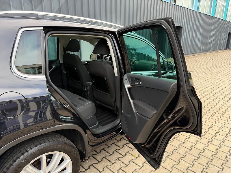 Volkswagen Tiguan 2,0 TDI /4x4/ SPORT / servis.k - fotka 16 z 32