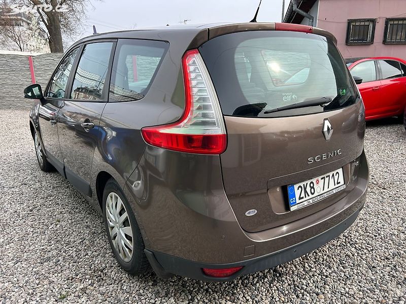 Renault Grand Scénic (2010) 1.5 DCi 78 KW - fotka 8 z 21