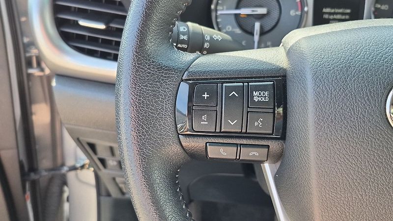 Toyota Hilux Executive 2,8D 150Kw - fotka 15 z 25