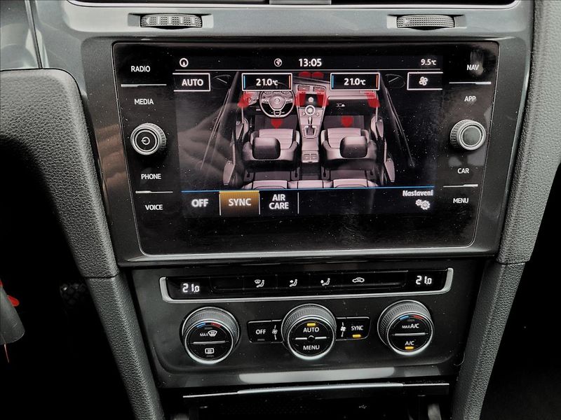 Volkswagen Golf 1,0 TSI,navi,digiklima,acc,alu - fotka 33 z 49