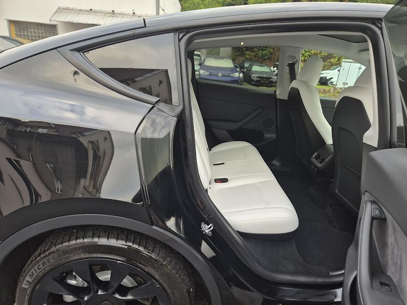 Tesla Model Y RWD 220kw TZ 92,5 % - fotka 15 z 48