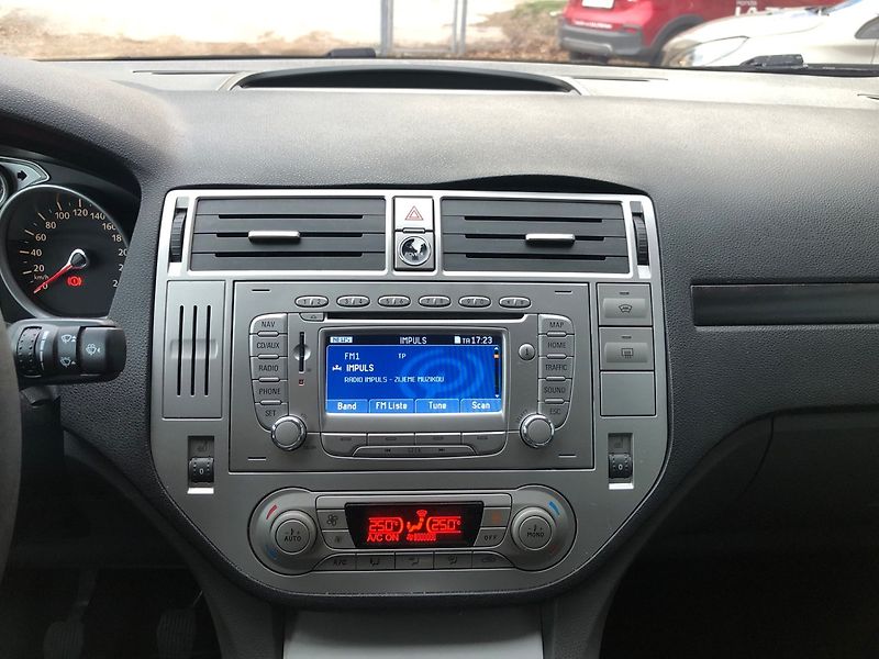 Ford Kuga (2010) 2.0TDCi 4x4 - fotka 20 z 33
