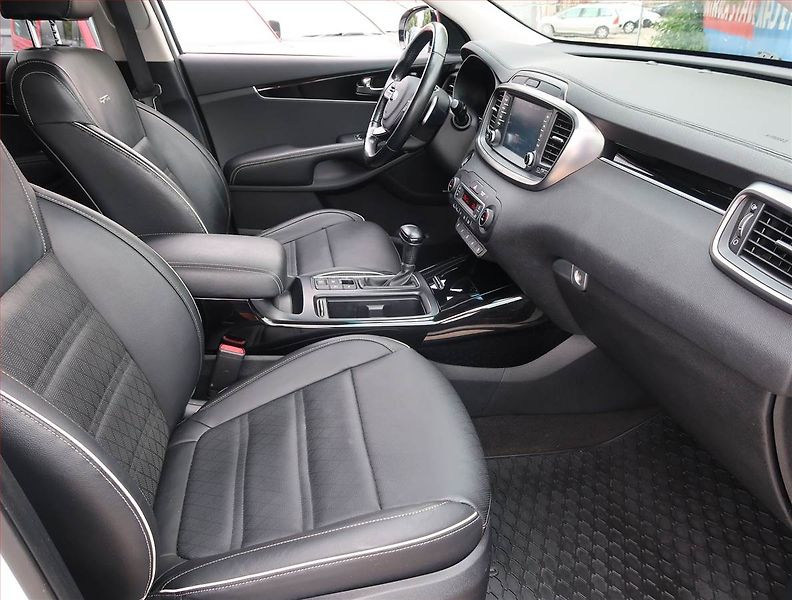Kia Sorento (2018) GT Line 2.2 CRDi - fotka 9 z 30