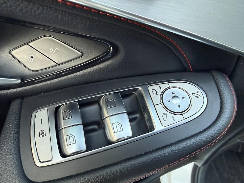 Mercedes-Benz GLC (2018) 43 AMG 4-MATIC 70tKM!! GAR KM! - fotka 21 z 23