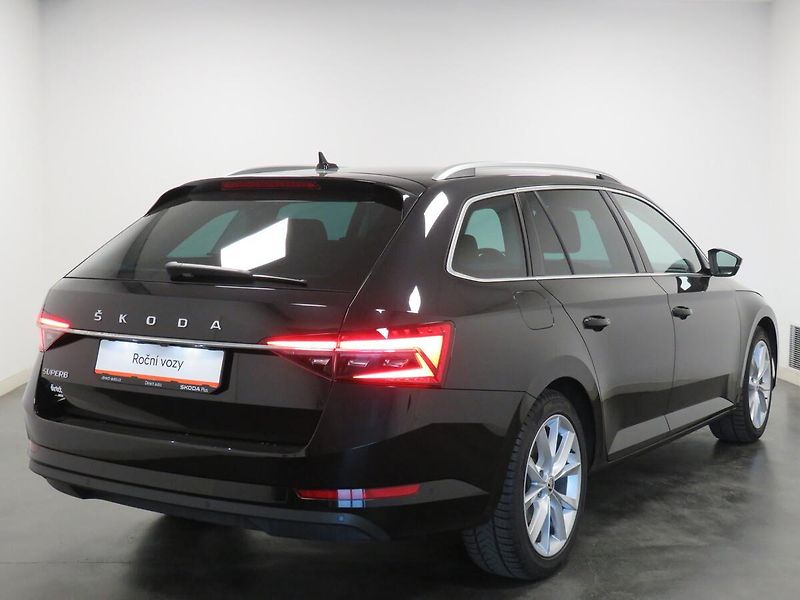 Škoda Superb - fotka 2 z 25