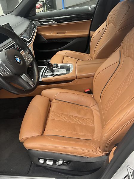 BMW Řada 7 (2021) 750 i M sportovní paket - fotka 6 z 10