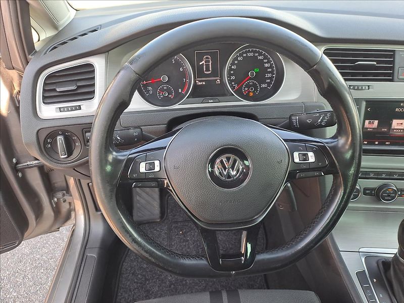 Volkswagen Golf 1,2 TSI DSG - fotka 11 z 16