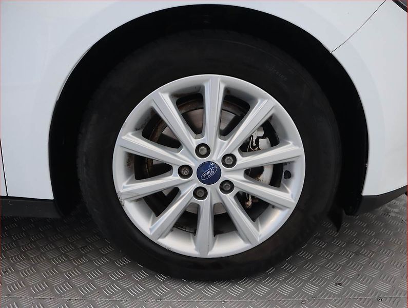 Ford Focus (2015) 1.0 EcoBoost, Serv.kniha - fotka 15 z 18