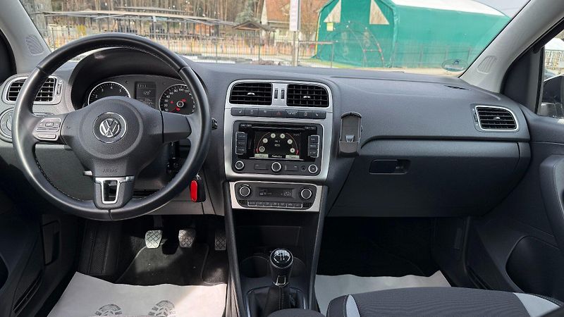 Volkswagen Polo (2014) 1.2TSi 66kW REZERVOVANO - fotka 19 z 22
