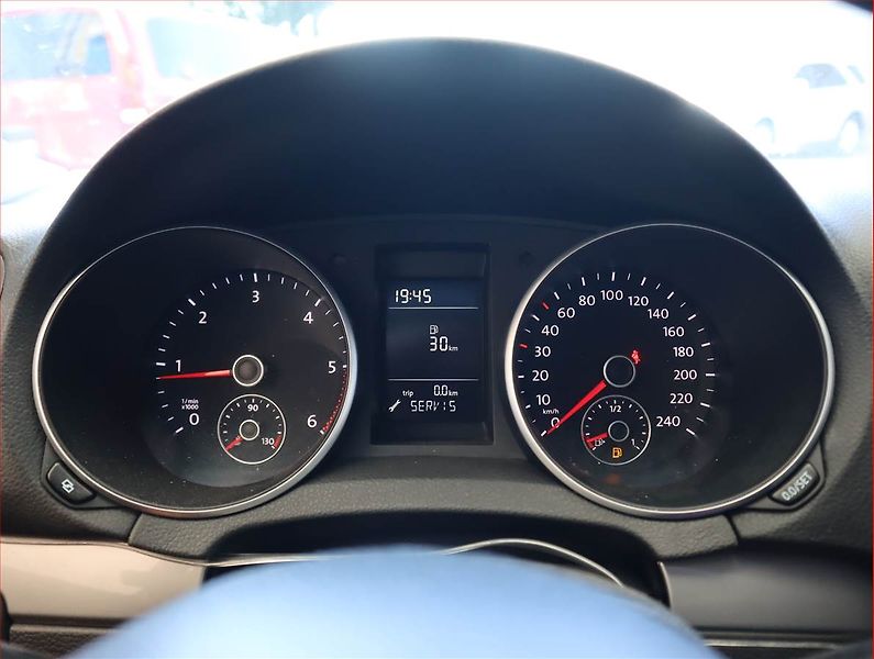 Volkswagen Golf (2011) 1.6 TDI, Serv.kniha - fotka 11 z 14
