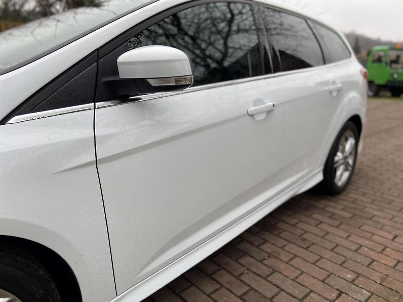 Ford Focus (2014) 1.0EcoBoost 92kw - fotka 13 z 32