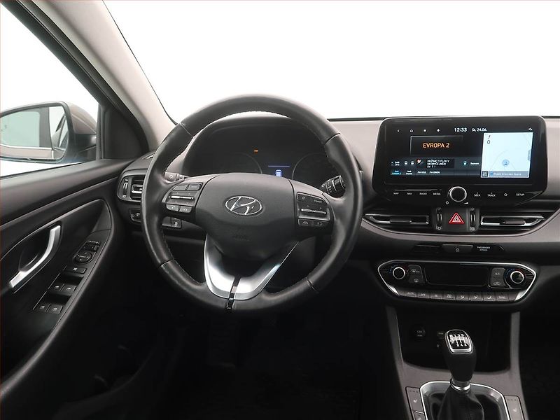 Hyundai i30 (2023) Smart 1.5 DPI, Serv.kniha - fotka 7 z 17