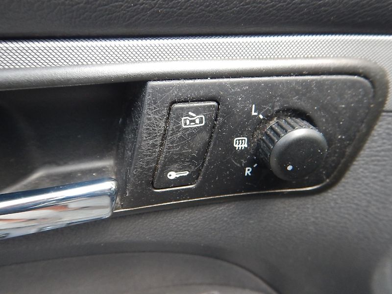 Volkswagen Touran 1.9 TDI, 7 MÍST, TAŽNÉ - fotka 18 z 33
