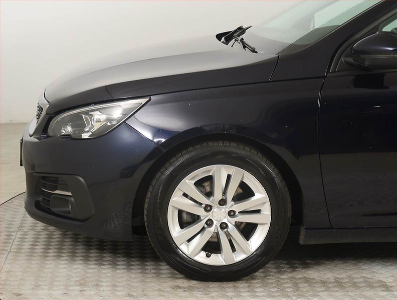 Peugeot 308 (2019) 1.2 PureTech, Serv.kniha, Navi - fotka 15 z 21