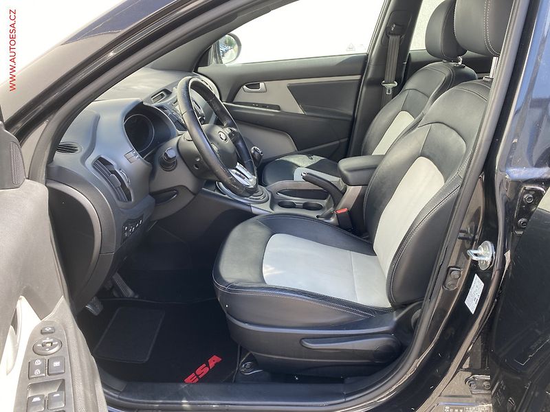 Kia Sportage (2014) 1.7 CRDi, AC, navi, park - fotka 9 z 17