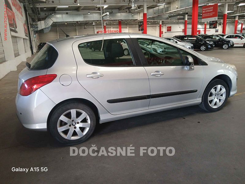 Peugeot 308 (2013) 1.4i, ČR, AC, park.asist - fotka 2 z 3