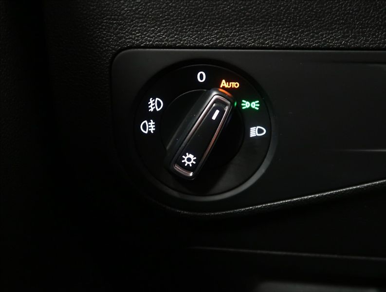Volkswagen Tiguan 2,0 TDI DSG 4MOTION R-LINE - fotka 24 z 55