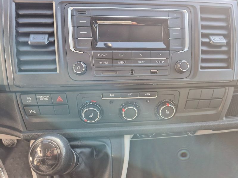 Volkswagen Transporter (2016) 2.0TDI Long,9míst, Závěs - fotka 24 z 36
