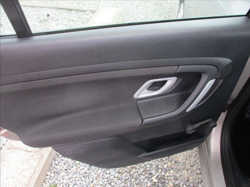 Škoda Fabia 1,4 i 16v, klima,servis,1.maj, - fotka 10 z 33