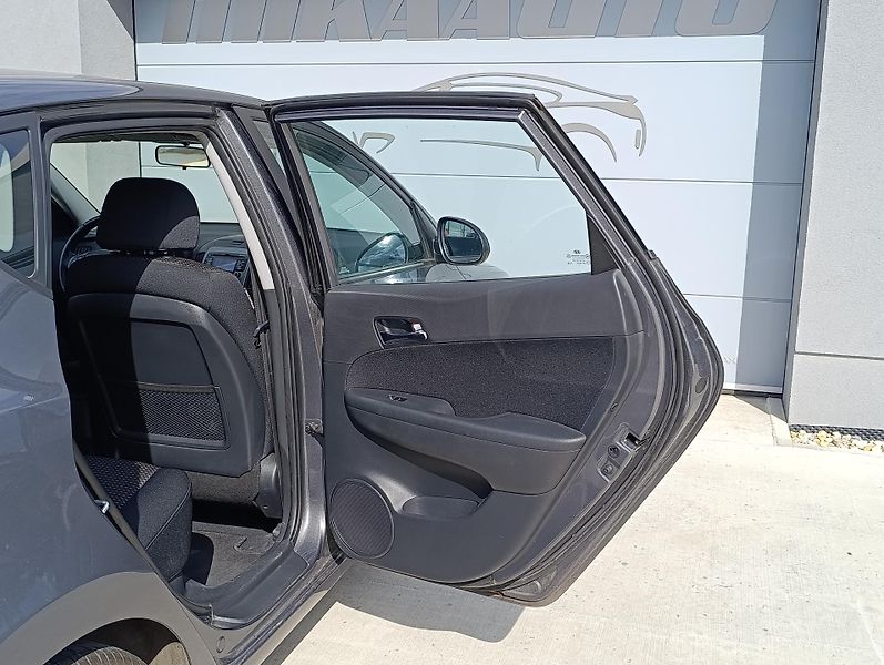 Hyundai i30 1.4 CVVT 80kW ČR  - fotka 27 z 31