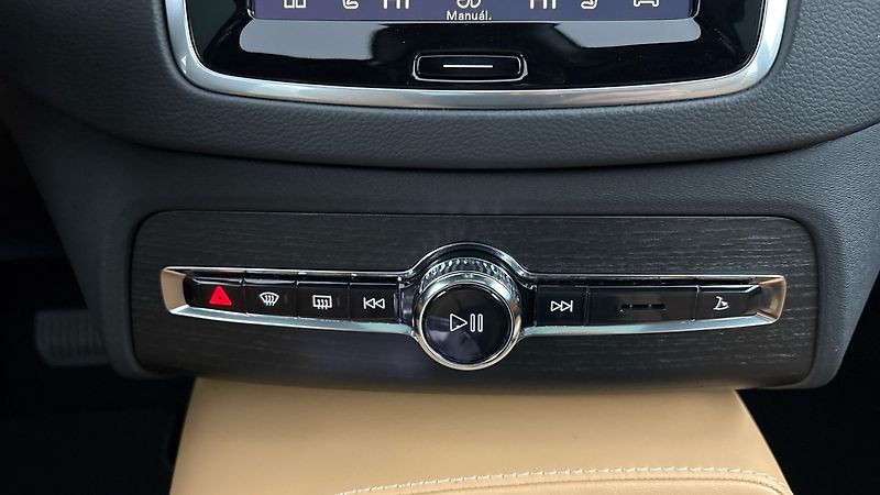 Volvo XC90 2.0 B5 AUT AWD Ultimate Bright - fotka 13 z 34
