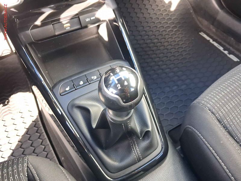Kia Stonic (2022) 1.2 i, 2.maj,ČR, Kamera - fotka 15 z 17
