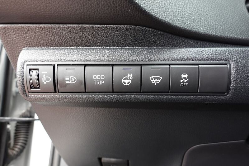 Toyota Corolla 1,8 HEV GR Sport Dynamic - fotka 19 z 31