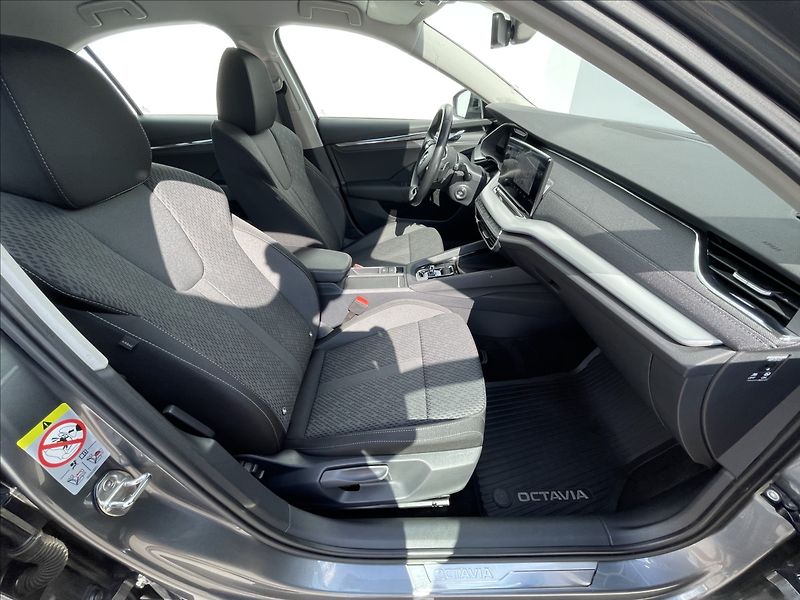 Škoda Octavia 2,0 TDI DSG Style Plus NAVI - fotka 18 z 24