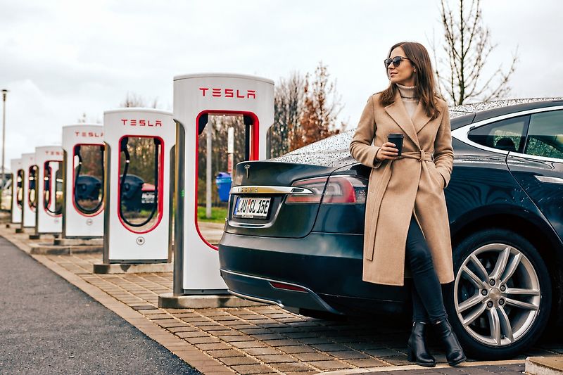 Ženy elektroautům příliš nedůvěřují.