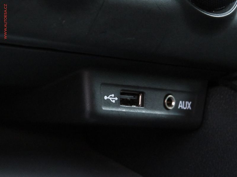 Škoda Octavia (2016) 1.6TDi, ČR, AC, výhřev sed - fotka 18 z 20