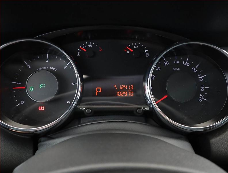 Peugeot 5008 (2016) 1.6 BlueHDi, Automat, 7 míst - fotka 8 z 20