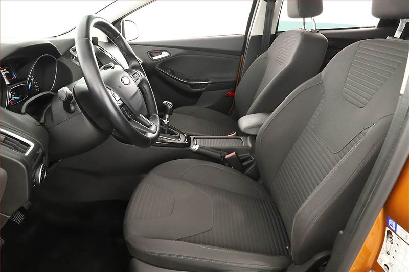 Ford Focus (2017) 1.5 EcoBoost, Tempomat - fotka 7 z 14