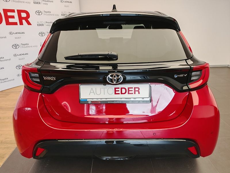 Toyota Yaris 1.5 TNGA HEV Executive VIP - fotka 4 z 33
