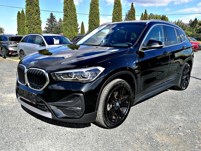 BMW X1 (2022) xDrive25e PHEV 162kW Plug in - fotka 2 z 43