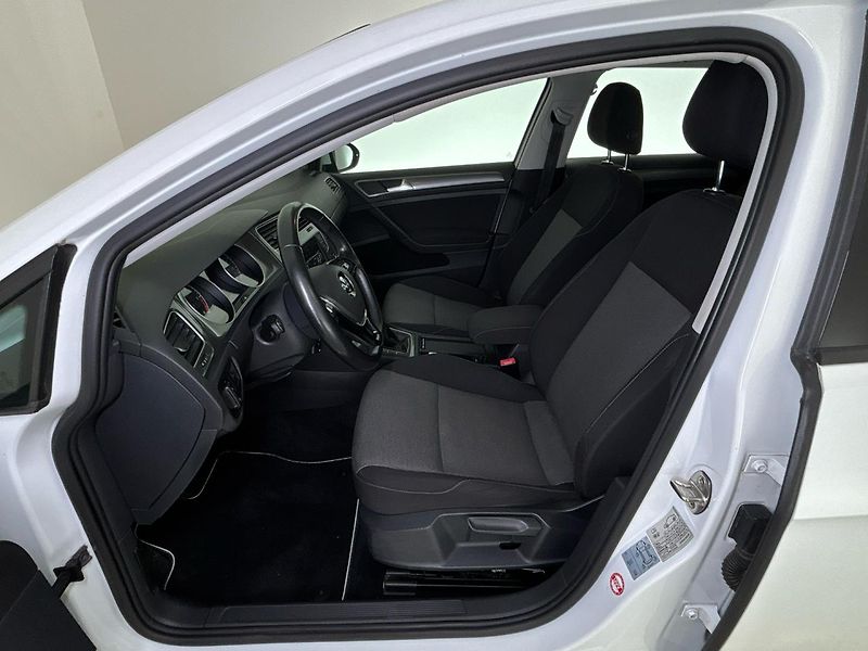Volkswagen Golf Trendline - fotka 7 z 28