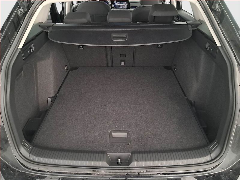 Volkswagen Golf (2022) 1.5 TSI - fotka 14 z 21