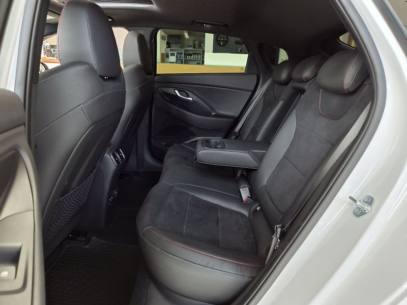 Hyundai i30 1.5 T-GDI/103kW N-Line DCT - P - fotka 19 z 38