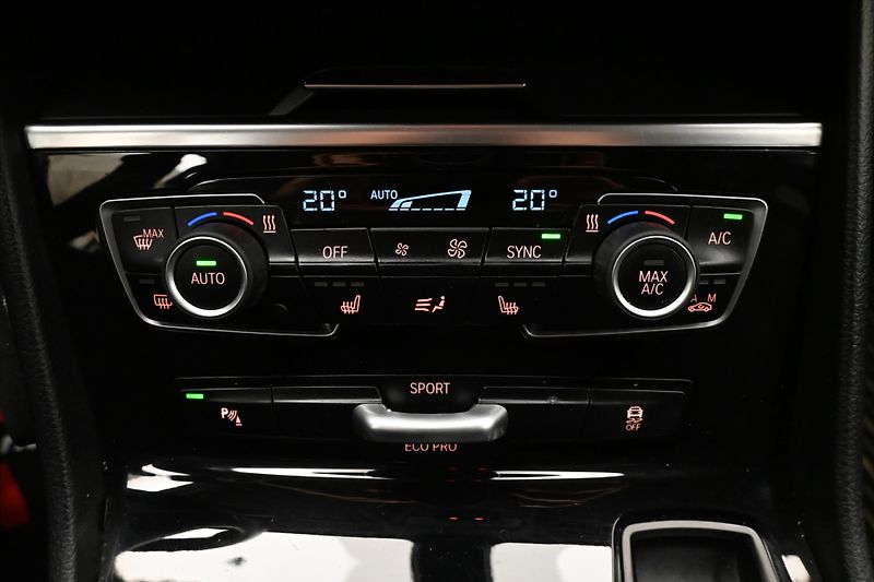 BMW Řada 2 2,0 218d 110 kW Active Záruka - fotka 21 z 31