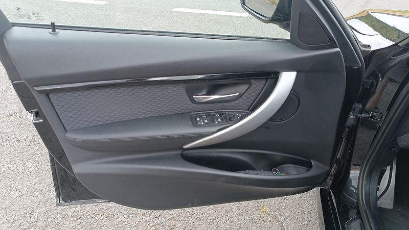 BMW Řada 3 320d MPaket 2,0D B47 Automat - fotka 24 z 36