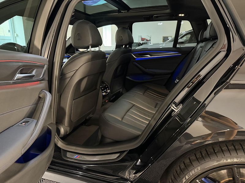 BMW Řada 5 530d xDrive M-Sport Laser FCL - fotka 25 z 48