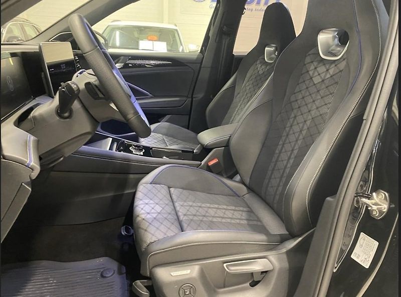 Volkswagen Tiguan 2.0TDI 4M R-LINE Harman/Kardon - fotka 6 z 14