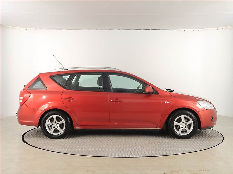 Kia Ceed (2007) 1.6 i, nová STK, Tažné - fotka 6 z 16
