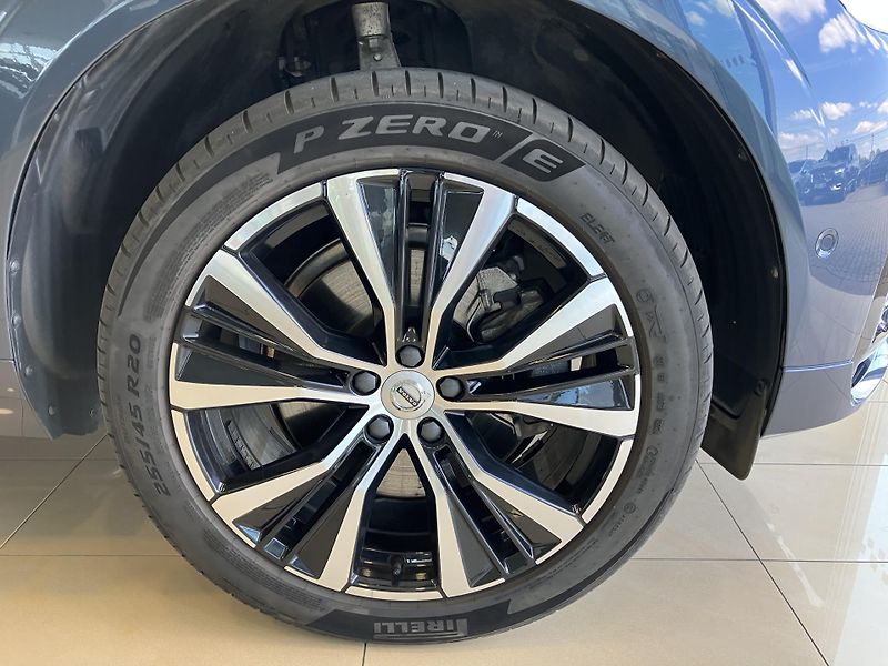 Volvo XC60 T8 eAWD Ultimate Dark - fotka 5 z 54