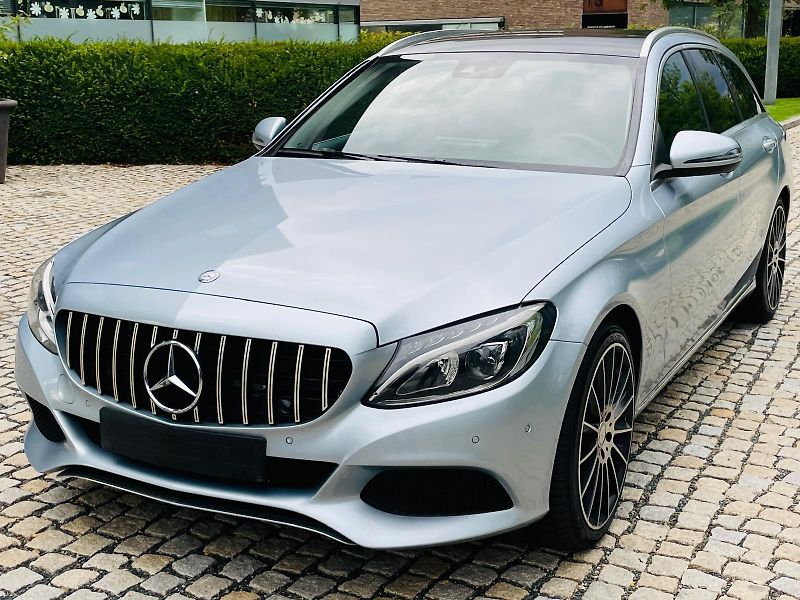 Mercedes-Benz Třídy C 220D MANUÁL VÝHŘEV SENZORY LED - fotka 3 z 52
