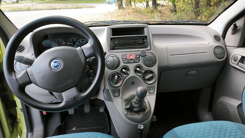 Fiat Panda (2004) 1.2 benzín 44kw, stk do 5/2028 - fotka 11 z 12