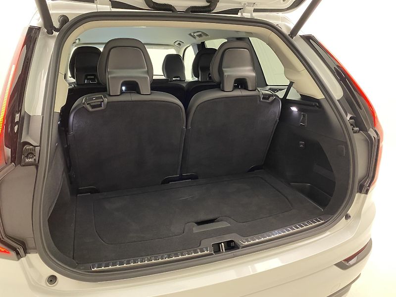 Volvo XC90 T8 AWD RECHARGE DARK REZERVACE - fotka 35 z 67