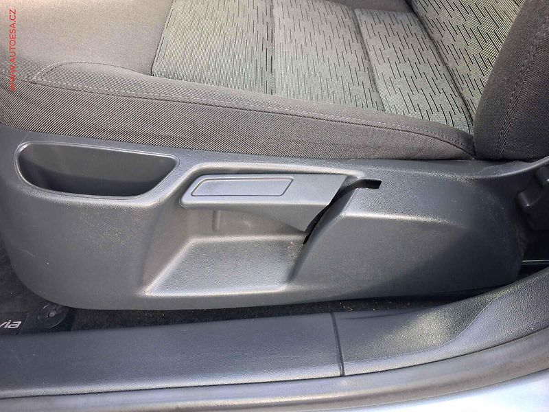 Škoda Octavia (2013) 1.6 TDi, Ambition, park.asist - fotka 14 z 17