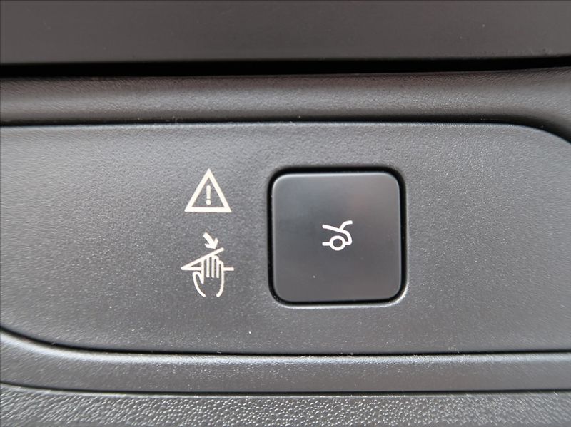 Citroën Grand C4 SpaceTourer 2,0 BHDi,120kW,1majČR,7míst - fotka 29 z 33